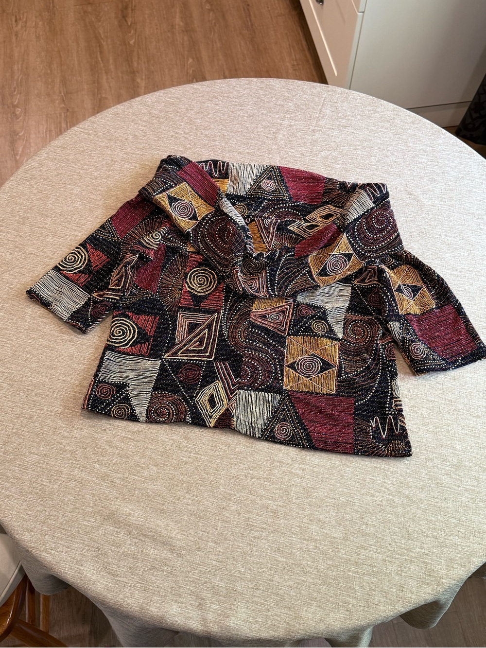Geometric Pattern Cropped Top in Black, Burgundy & Gold
